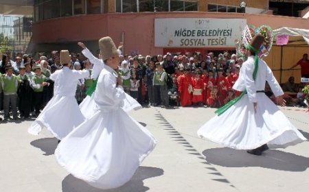 Başarı Çalışanlar Derneği öğrenciler yararına kermes açtı