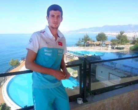 Başarılı kaleci Turhan Milli Takım kampına davet edildi