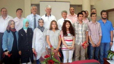 Başarılı Lise Öğrencileri Altınla Ödüllendirildi