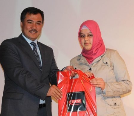 Başarılı öğrenciler ödüllendirildi
