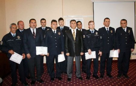 Başarılı Polislere Takdirname Verildi
