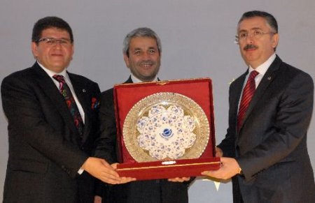 Başarılı Sanayicilere Ödülleri Verildi