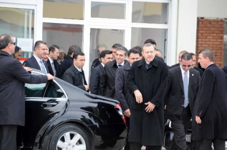 Başbakan Erdoğan, 1. Hava İkmal Bakım Merkezi Komutanlığı'nı Ziyaret Etti