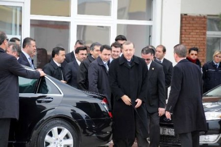 Başbakan Erdoğan, 1. Hava İkmal Bakım Merkezi Komutanlığı'nı Ziyaret Etti