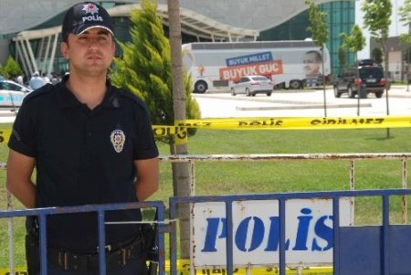 Başbakan Erdoğan, 4 helikopterin eskortluğunda Reyhanlı'ya geçti