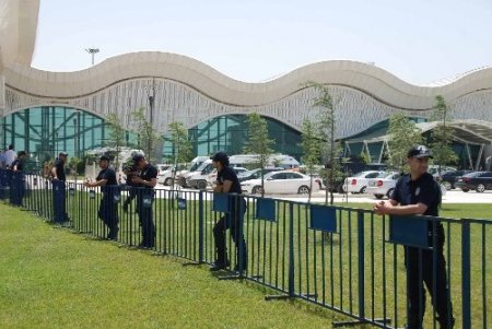 Başbakan Erdoğan, 4 helikopterin eskortluğunda Reyhanlı'ya geçti