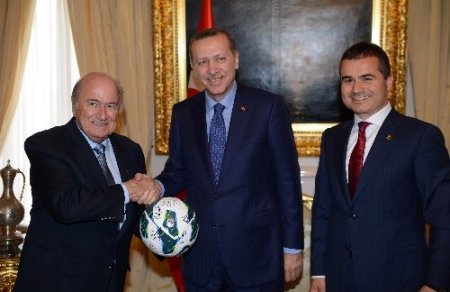 Başbakan Erdoğan, Blatter ve Demirören'i kabul etti