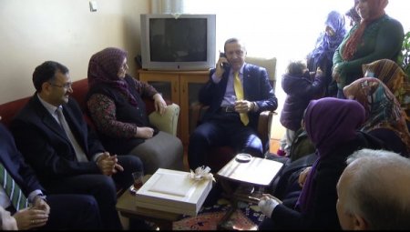 Başbakan Erdoğan, Çay Davetini Geri Çevirmedi