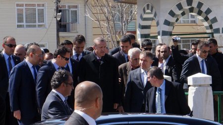 Başbakan Erdoğan, cuma namazını Aksa Camii'nde kıldı