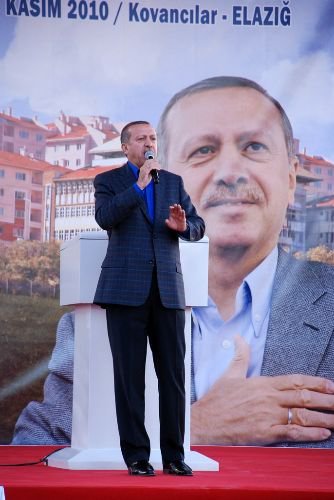 Başbakan Erdoğan, Deprem Konutlarının Teslimini Yaptı