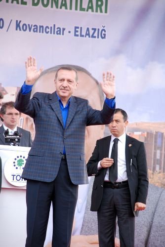 Başbakan Erdoğan, Deprem Konutlarının Teslimini Yaptı