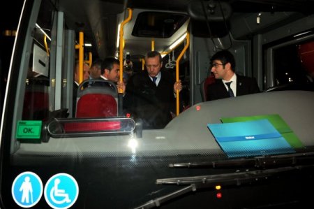 Başbakan Erdoğan, engelli sporcuları taşıyacak araçlara hayran kaldı