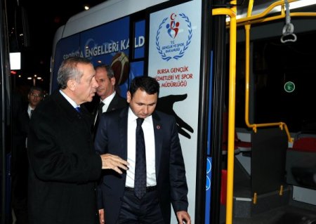 Başbakan Erdoğan, engelli sporcuları taşıyacak araçlara hayran kaldı
