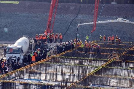 Başbakan Erdoğan, İzmit Körfez geçişi köprüsünün ilk ayağının temelini attı