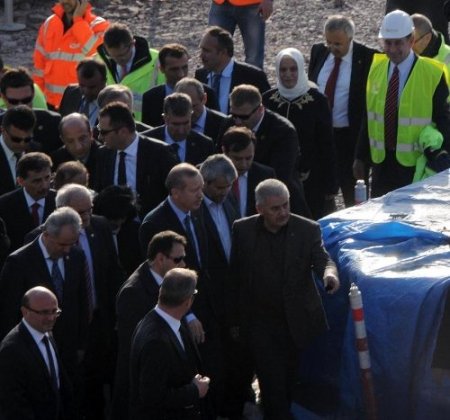 Başbakan Erdoğan, İzmit Körfez geçişi köprüsünün ilk ayağının temelini attı