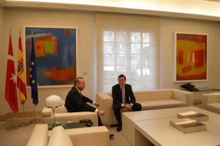 Başbakan Erdoğan, Moncloa Sarayı'nda törenle karşılandı