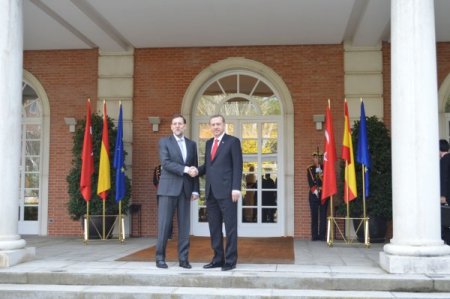 Başbakan Erdoğan, Moncloa Sarayı'nda törenle karşılandı