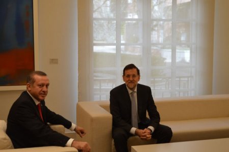 Başbakan Erdoğan, Moncloa Sarayı'nda törenle karşılandı