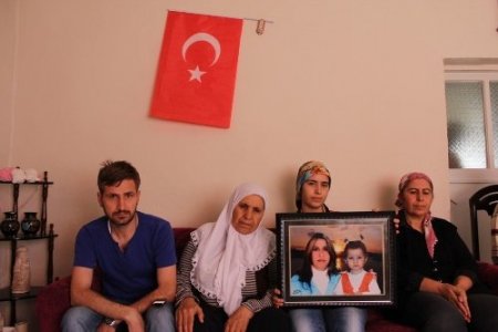 Başbakan Erdoğan, patlamada kızını ve ablasını kaybeden anne ile görüştü