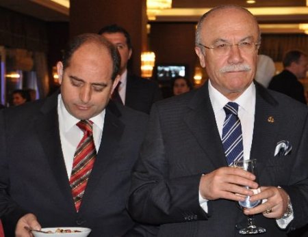 Başbakan Erdoğan, Polis Gecesinde Pasta Kesti
