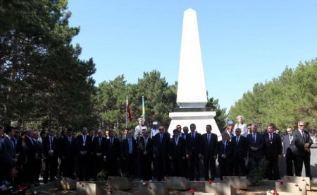 Başbakan Erdoğan, Sivastopol'deki Türk Şehitliği'ni ziyaret etti