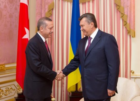 Başbakan Erdoğan, Ukrayna'da remsi törenle karşılandı