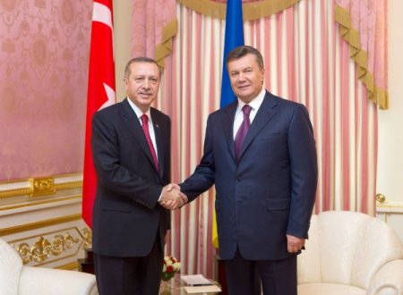 Başbakan Erdoğan, Ukrayna'da remsi törenle karşılandı