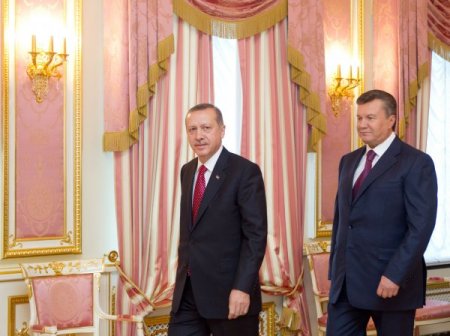 Başbakan Erdoğan, Ukrayna'da remsi törenle karşılandı