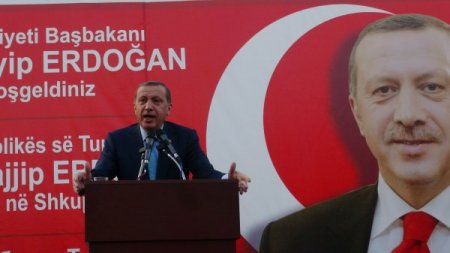 Başbakan Erdoğan, Üsküp'te Soydaşlara Hitap Etti