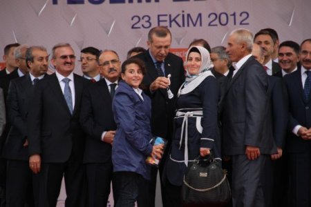 Başbakan Erdoğan: Alçakça okullara saldırıyorlar