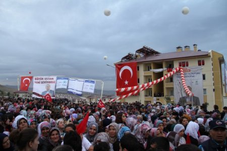 Başbakan Erdoğan: Alçakça okullara saldırıyorlar