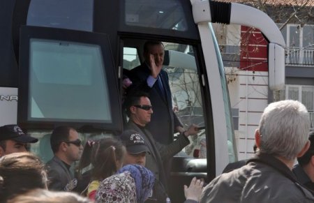 Başbakan Erdoğan Balıkesir'de coşkuyla karşılandı