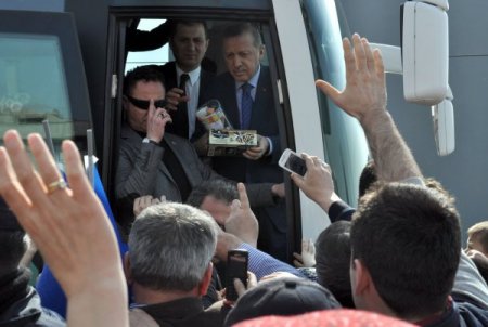 Başbakan Erdoğan Balıkesir'de coşkuyla karşılandı