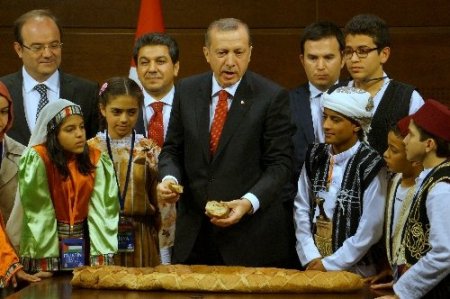 Başbakan Erdoğan 'barış ekmeği' yedi
