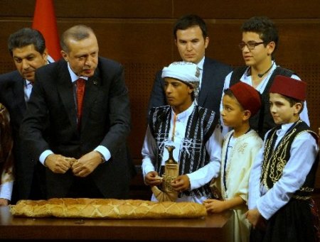 Başbakan Erdoğan 'barış ekmeği' yedi