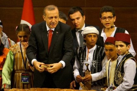 Başbakan Erdoğan 'barış ekmeği' yedi