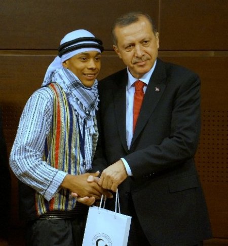 Başbakan Erdoğan 'barış ekmeği' yedi