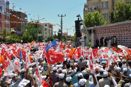 Başbakan Erdoğan: Bir Tarafta 'hayır'cılar Var Bir Tarafta Da Millet Var