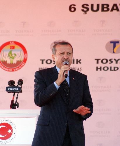 Başbakan Erdoğan: Bizi Dipsiz Kuyuya Çekmeye Çalışıyorlar