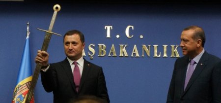 Başbakan Erdoğan: Cumhurbaşkanı ile Başbakanı birbirine düşürümezler