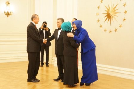 Başbakan Erdoğan: Emine Hanım'la bizi buraya sokmayanlar utansın
