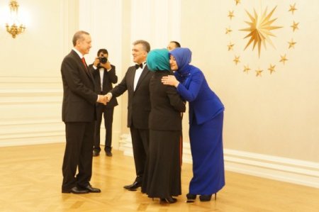 Başbakan Erdoğan: Emine Hanım'la bizi buraya sokmayanlar utansın