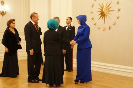 Başbakan Erdoğan: Emine Hanım'la bizi buraya sokmayanlar utansın