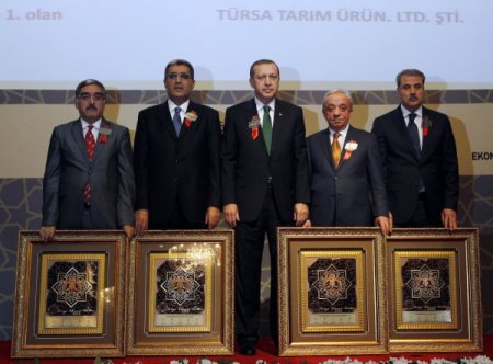 Başbakan Erdoğan: Kuvvetler ayrılığı önümüze engel olarak dikiliyor