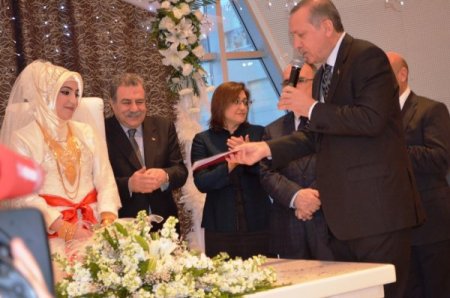 Başbakan Erdoğan Mardinli İşadamı Akdağ’ın oğlunun düğününe katıldı