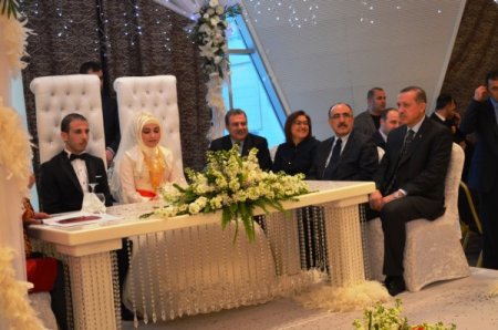 Başbakan Erdoğan Mardinli İşadamı Akdağ’ın oğlunun düğününe katıldı