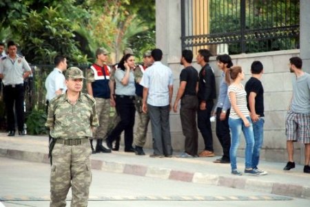 Başbakan Erdoğan patlamada yaralananları hastanede ziyaret etti