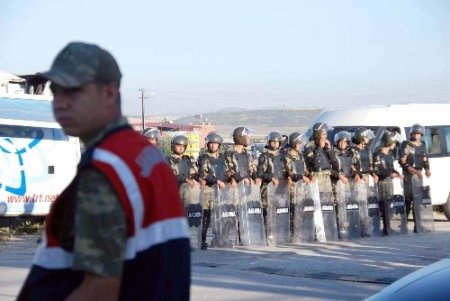 Başbakan Erdoğan patlamada yaralananları hastanede ziyaret etti