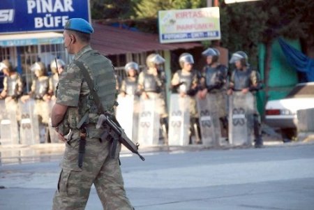 Başbakan Erdoğan patlamada yaralananları hastanede ziyaret etti