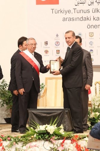 Başbakan Erdoğan'a Tunus'un anahtarı verildi